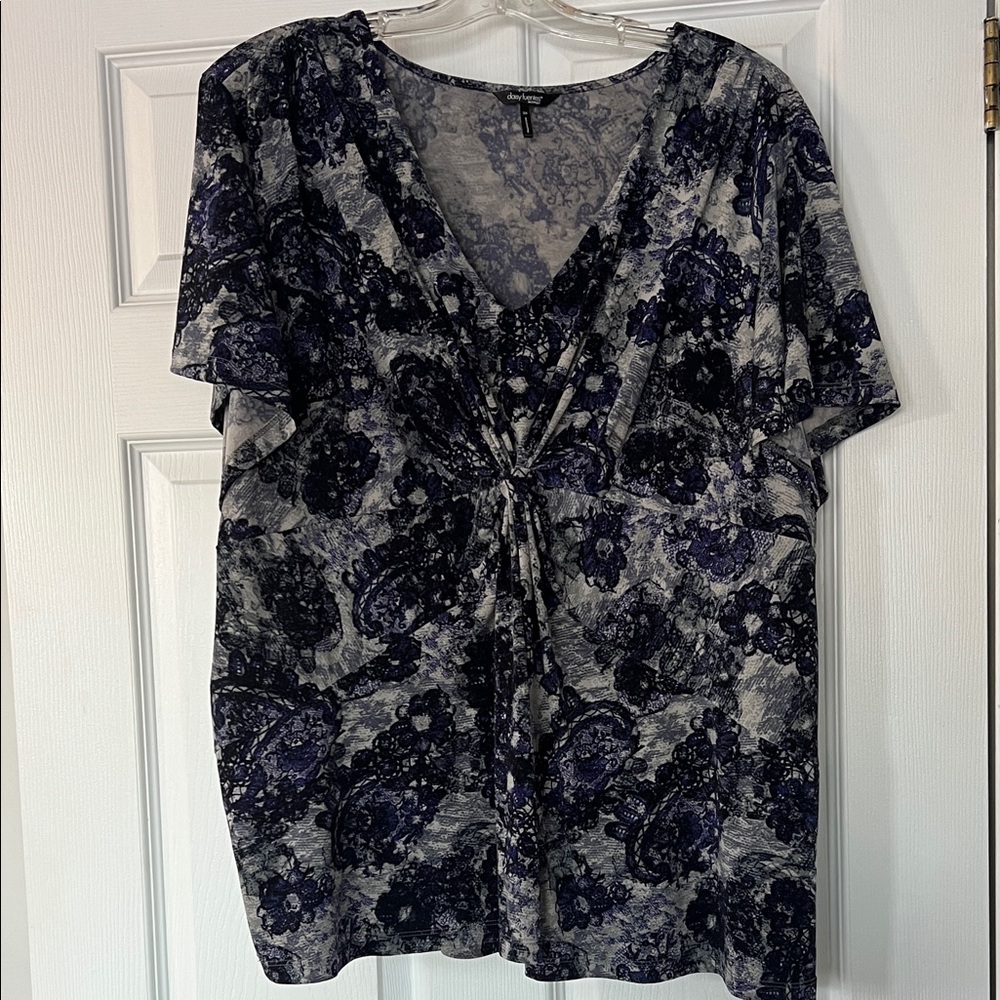 Daisy Fuentes Navy and Gray Floral Blouse